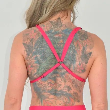 Top Fitness Feminino em Suplex sem Forro e com Leve Transparência - Crucial Top Fitness Feminino em Suplex sem Forro e com Leve Transparência - Crucial