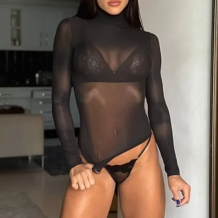 Blusa em Tule de Gola Alta e Manga Longa - Lili